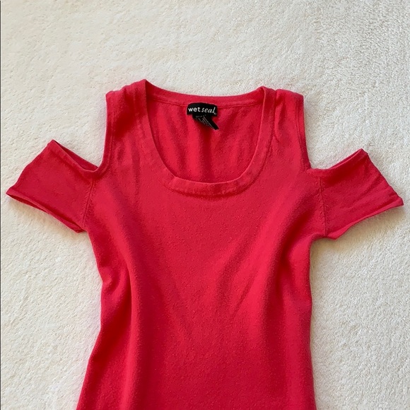 Cold Shoulder Tunic Top - Picture 4 of 7